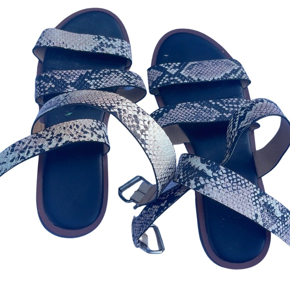 Quipid sz 6  cutest strappy sandals
